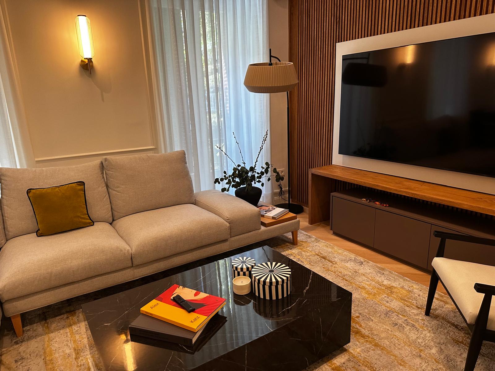 Salón de una vivienda cuidada en el Barrio de Salamanca
